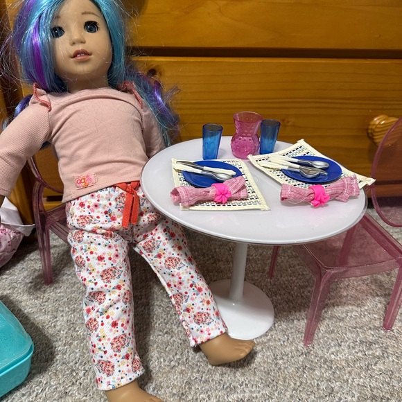 Miniature Dining Set with Pink Chairs - Picture 2 of 2